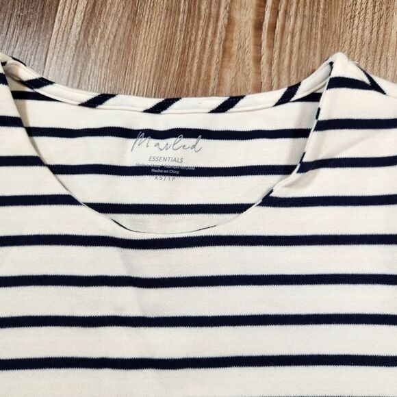 🔸️NWT Marled Ivory & Navy Stripe Short Sleeve Top XSmall - Picture 3 of 6